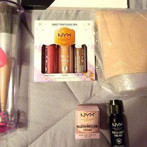 BIG BOSS BEAUTYBLENDER BRUSH/ BRUSH HOLDER/NYX beautyblender/NYX GLOSSES/ MATTE